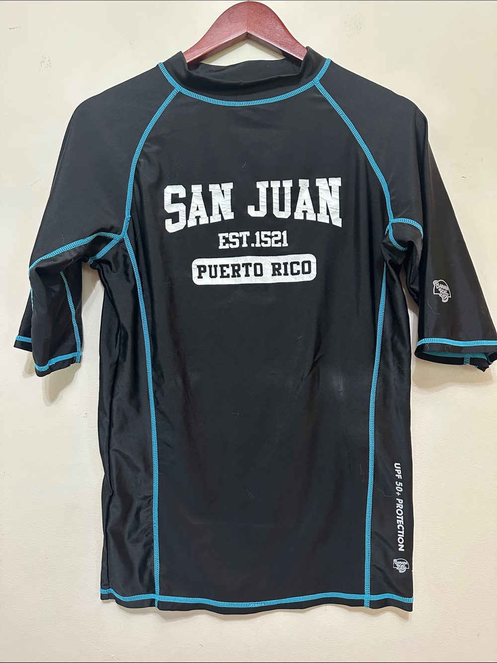 Black Men's Short-Sleeve Rash Guard with Teal Stitching